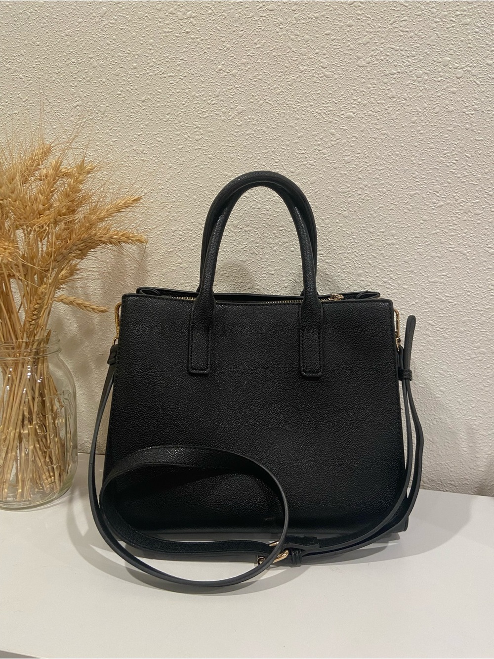 Madison West Genuine Leather Tote Hand Bag Purse Shoulder Strap medium size